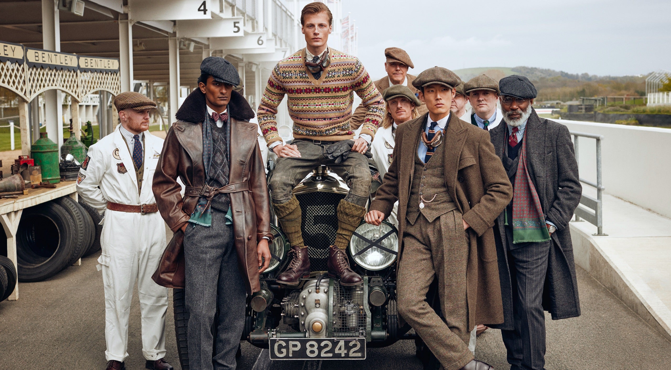 <strong>ON LOCATION</strong><br/><span>This season of Polo Originals, inspired by the golden era of Grand Prix car racing, was photographed at the Goodwood Motor Circuit, which is located in West Sussex, on the 12,000-acre Goodwood Estate. The Circuit has since become known for hosting a number of prestigious motorsport events, including the famous Festival of Speed and Revival.</span> <br/><rlmag_link href="https://www.ralphlauren.se/en/search?cgid=brands-prl-tough-and-refined-cg"><button class="shop-collection">Shop the Story</button></rlmag_link>