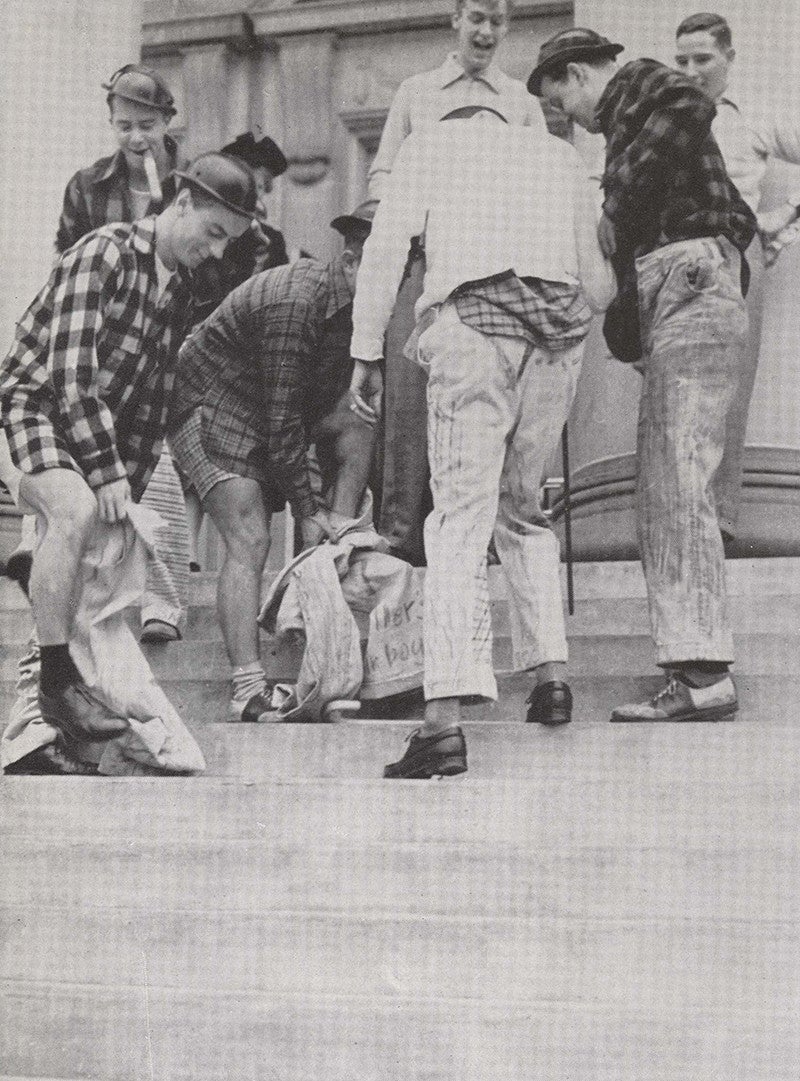 Seniors from a 1943 class take part in a tradition of recovering cords &ldquo;stolen&rdquo; by freshmen from their fraternity
