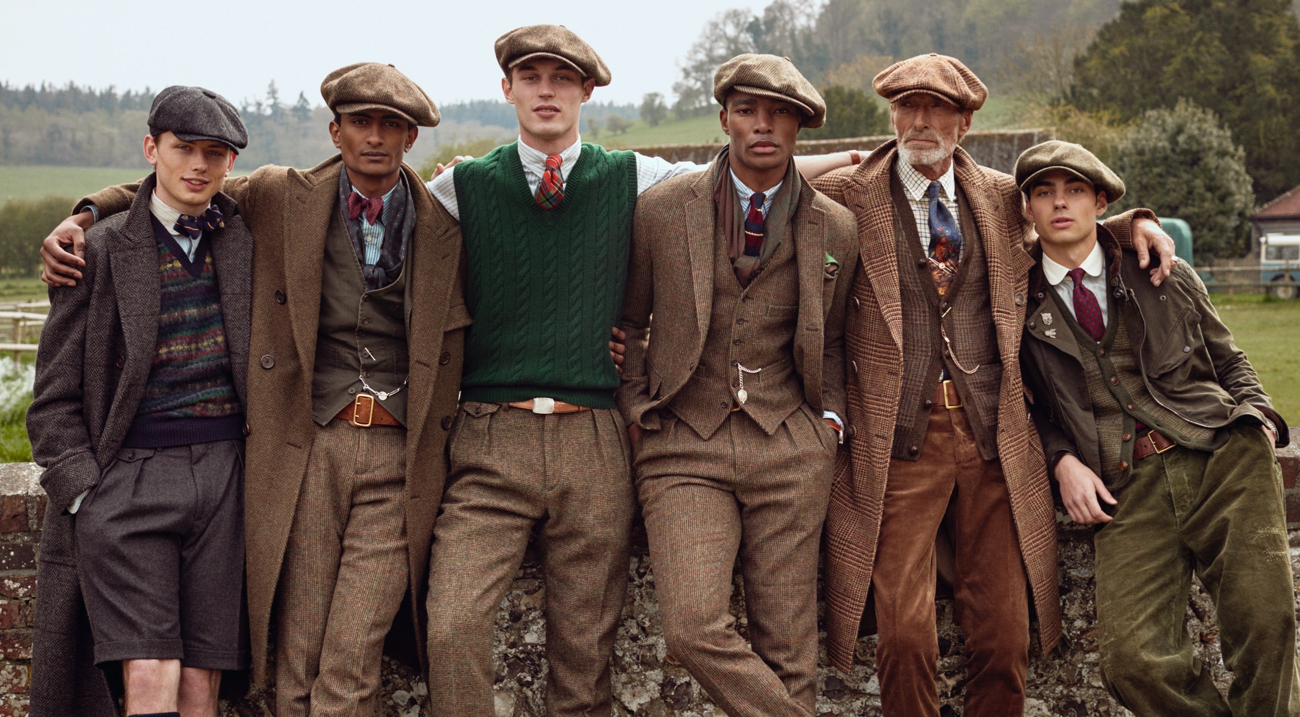 <strong>ON LOCATION</strong><br/><span>This season of Polo Originals, inspired by the golden era of Grand Prix car racing, was photographed at the Goodwood Motor Circuit, which is located in West Sussex, on the 12,000-acre Goodwood Estate. The Circuit has since become known for hosting a number of prestigious motorsport events, including the famous Festival of Speed and Revival.</span> <br/><rlmag_link href="https://www.ralphlauren.se/sv/search?cgid=brands-prl-tough-and-refined-cg"><button class="shop-collection">Shop the Story</button></rlmag_link>